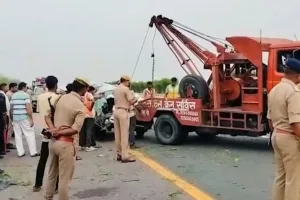 Horrific bus-car collision on Agra-Lucknow Expressway kills five in Unnao; driver fatigue suspected