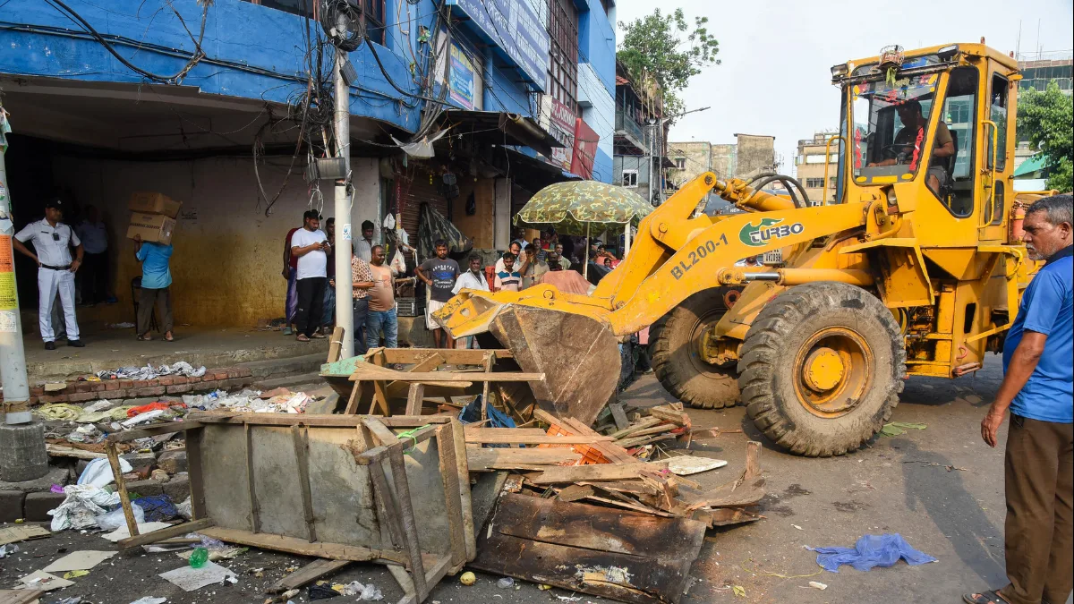 Asansol hawkers affected in demolition drive may be compensated before Durga Puja, says Agnimitra