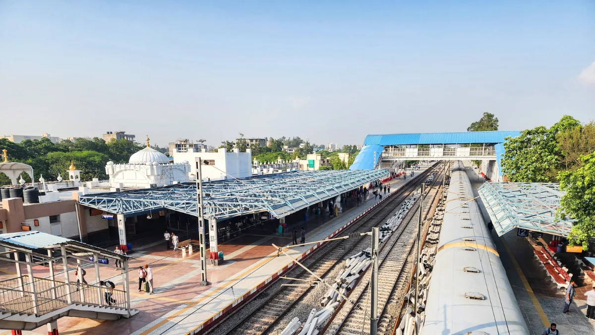 Fire erupts in Black Diamond Express near Bengal’s Bardhaman