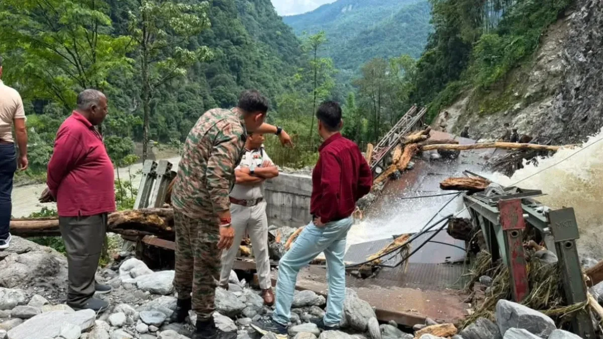 Flood, landslides in north Bengal as heavy rain disrupts normal lives