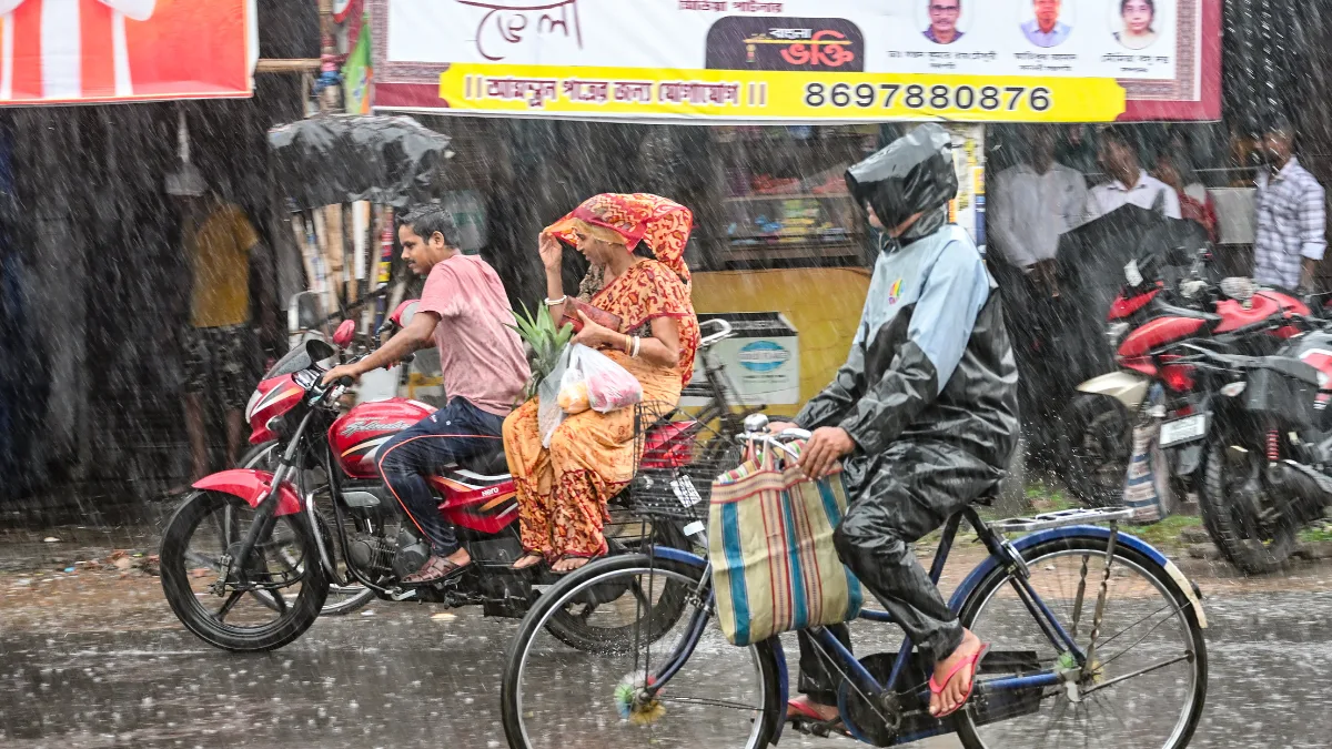 Deep depression close to Sagar Island to bring heavy rainfall in south Bengal