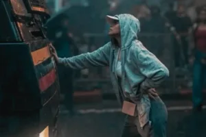 Who is Riya Ahir? Woman who stood before Mumbai Police van during student protest goes viral