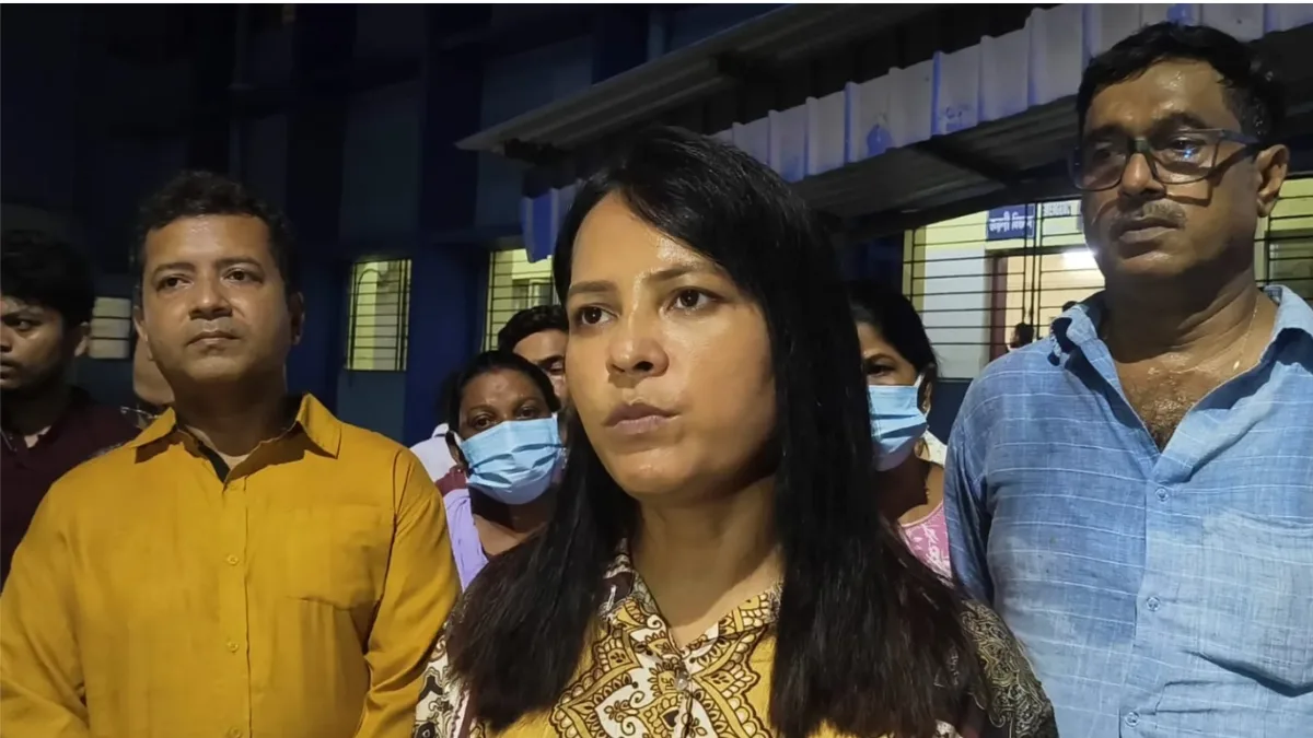 Bengal Health MoS poses as student, pays surprise visit to hospital at midnight | Pics inside